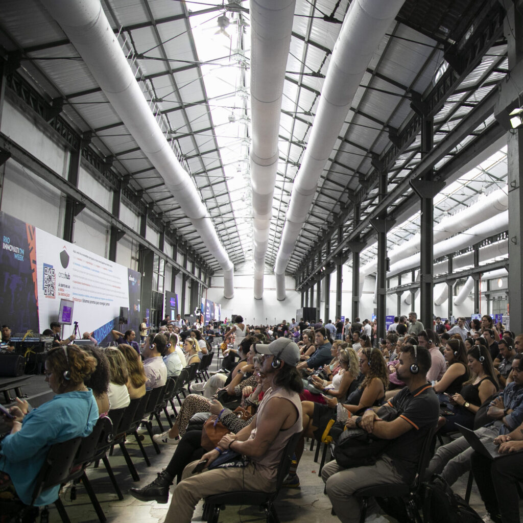 RIO DE JANEIRO (RJ), 04/10/2023 - EVENTO / RIW - Rio Innovation Week, maior evento de tecnologia e inovação da América Latina, realizado no Pier Mauá, no Centro do Rio. Arena de Negócios e Rio Open Innovation no Oiweek.